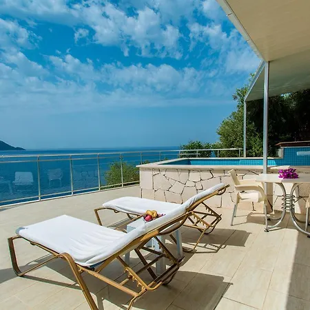 Cachet - Adult Only +14 Kaş