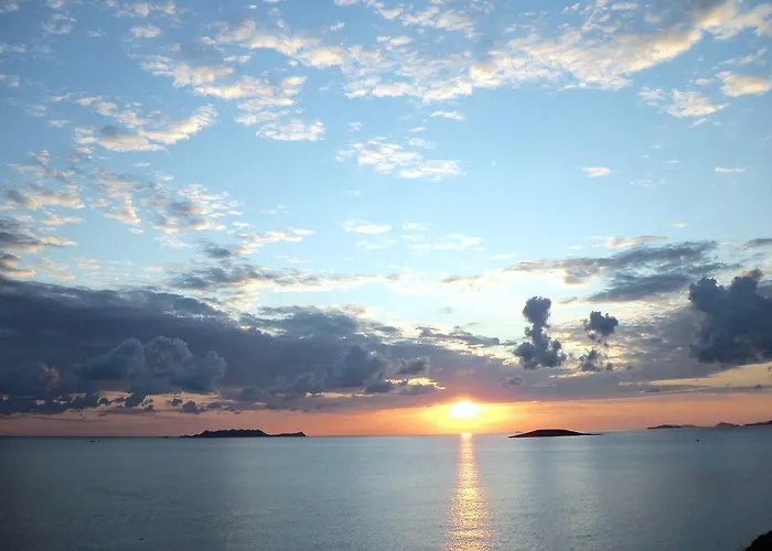 Cachet - Adult Only +14 Kas