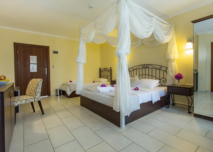 Cachet - Adult Only +14 3*